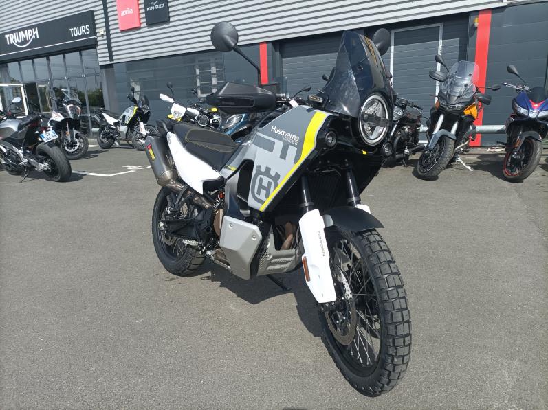 HUSQVARNA NORDEN 901 demo akrapovic