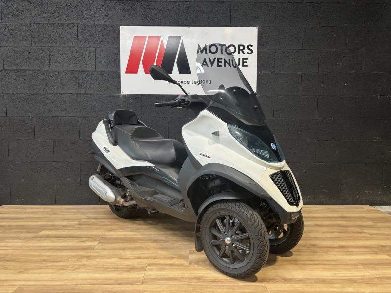 PIAGGIO MP3 300 IE