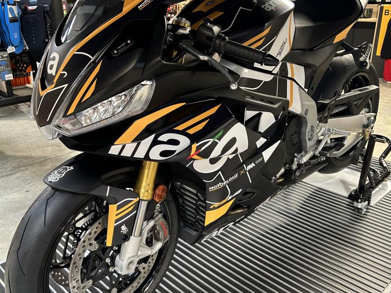 APRILIA RSV4 1100 EDITION UNIQUE MOTOBLOUZ/MOTORSAVENUE